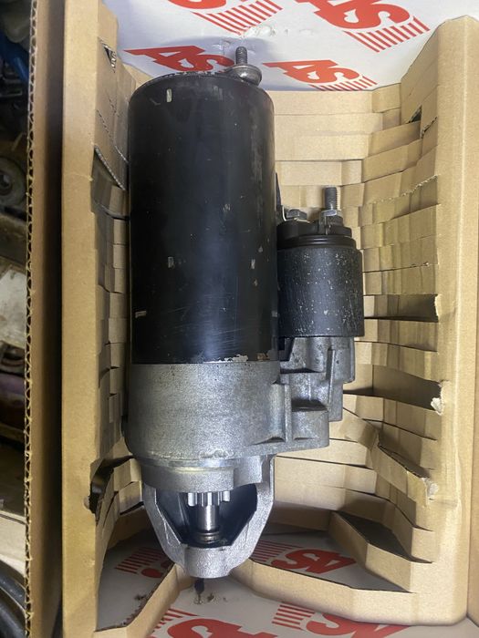 Продам оригинальный стартер Ауди а 8 д 2 3.7 бензин