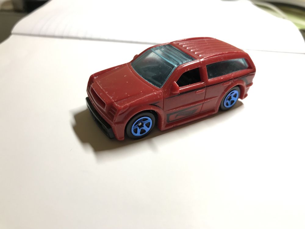 Машинка Hot Wheels меняющая цвет