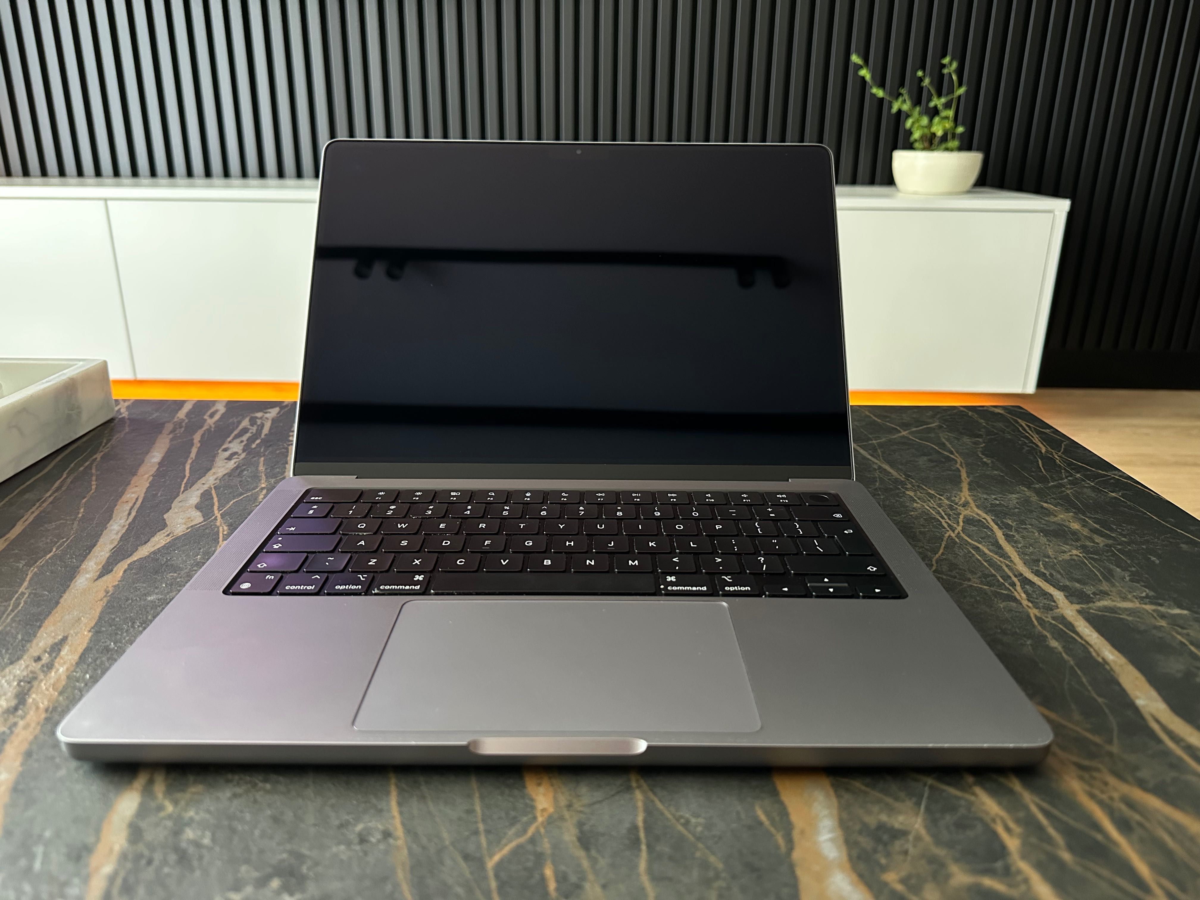 MacBook Pro 14" M1 Pro / 16 GB RAM / 512 GB / 96 W