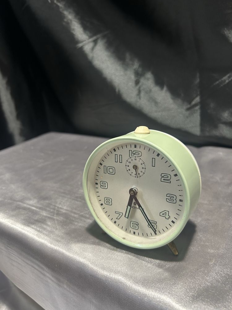Budzik Junghans – vintage – pastelowa zieleń