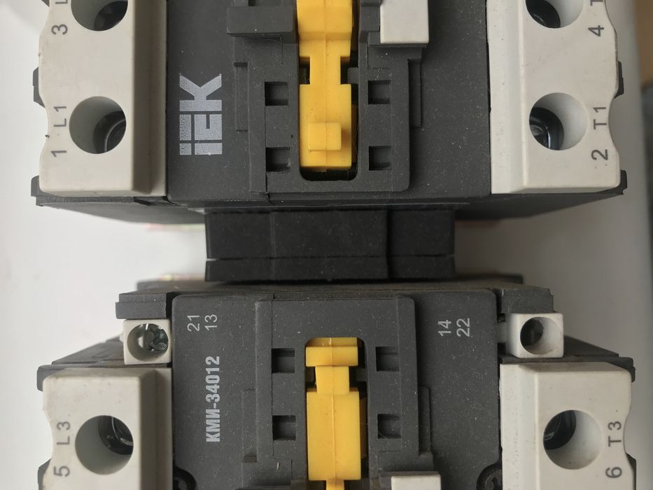 Контактор IEK  КМИ-34012