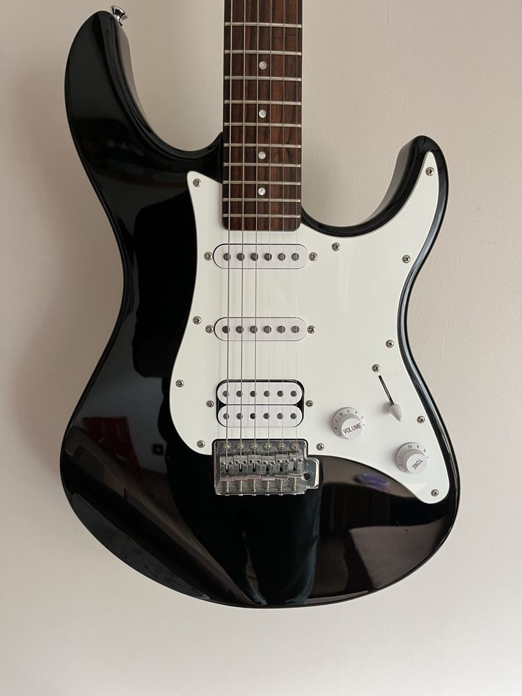 Gitara elektryczna Yamaha eg012 (mankament)