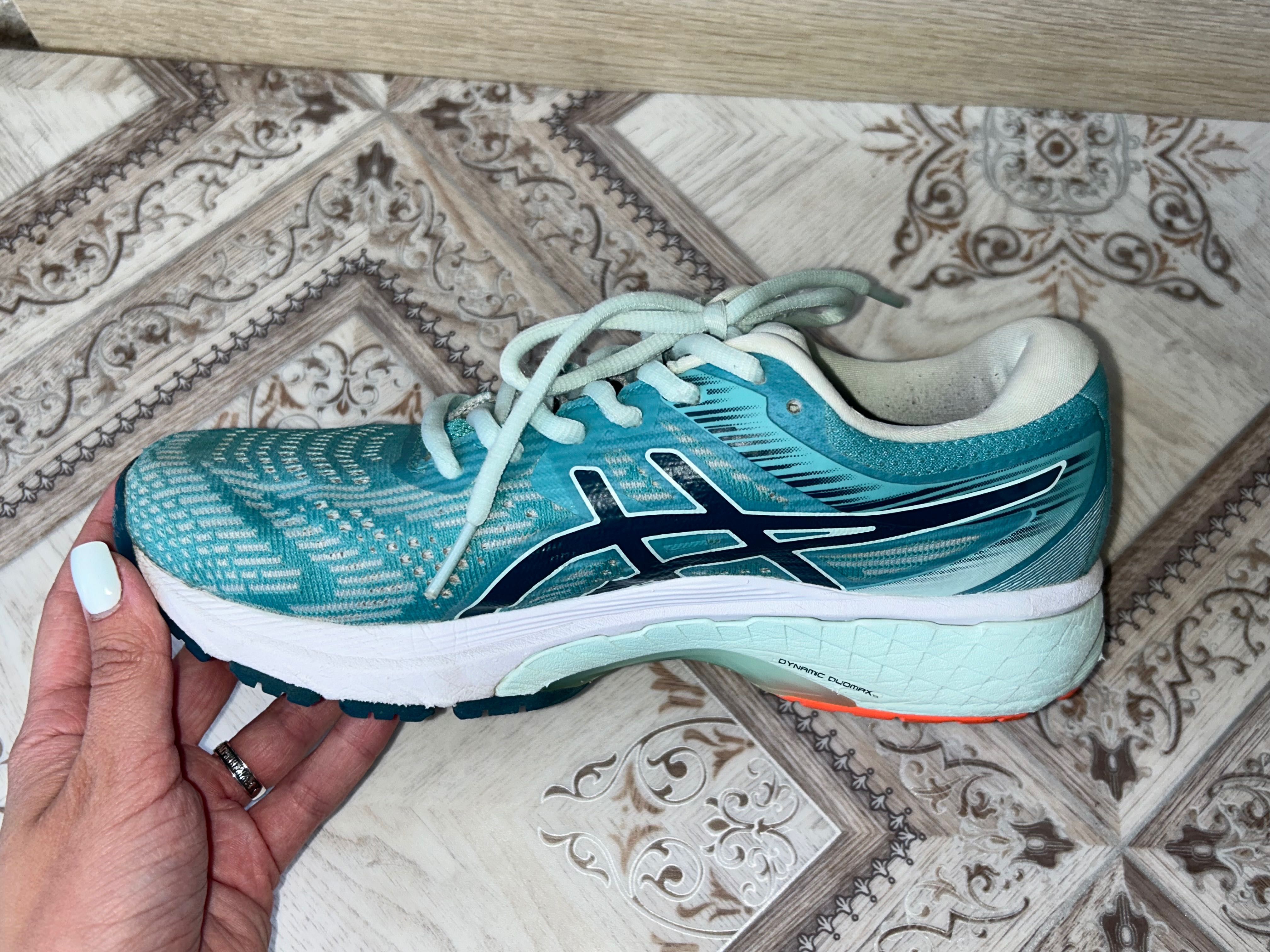 Жіночі кросівки для спорту Asics