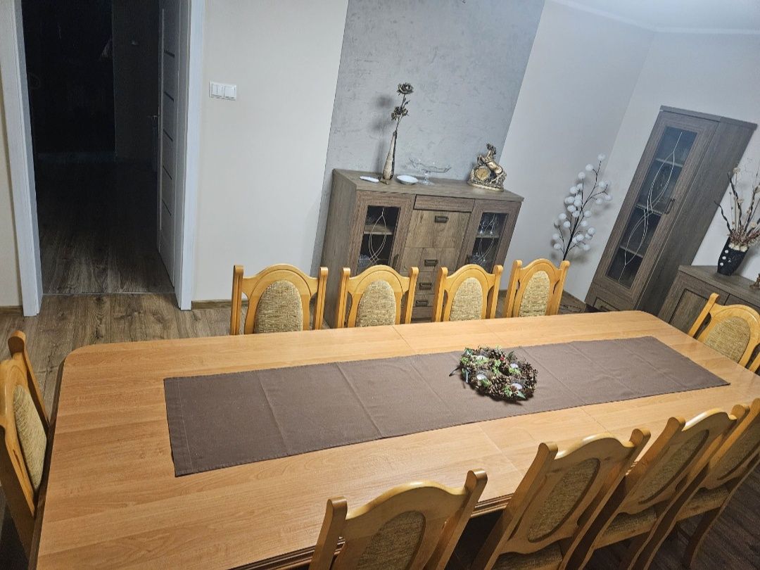 Meble, stół, krzesła do jadalni