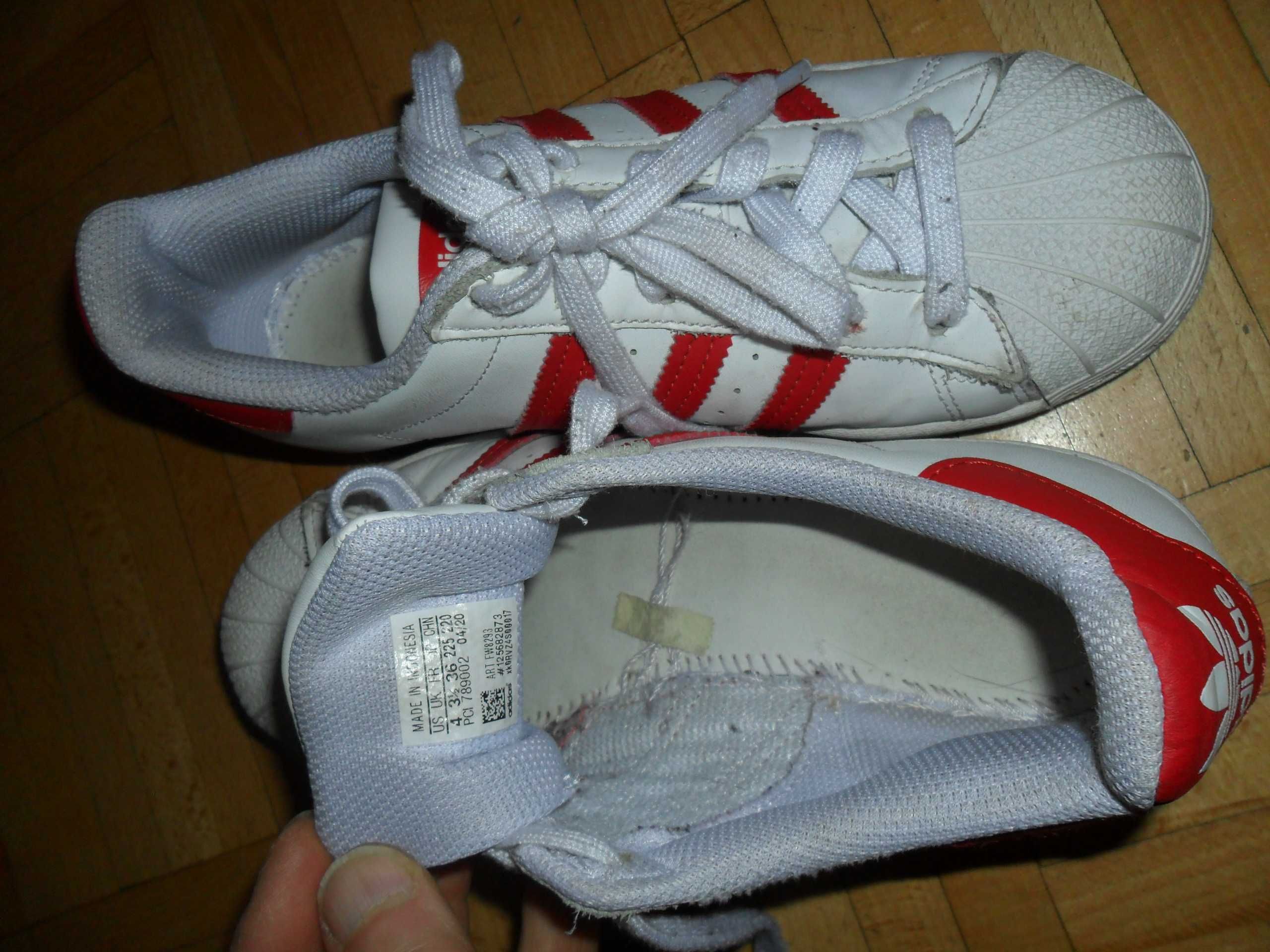 Buty dziecięce adidas.