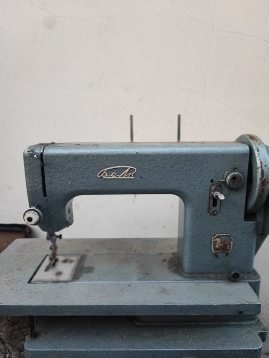 Продам  дві різні швейні машини.