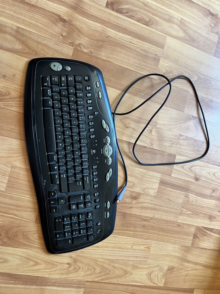 Komputer razem z klawiaturą