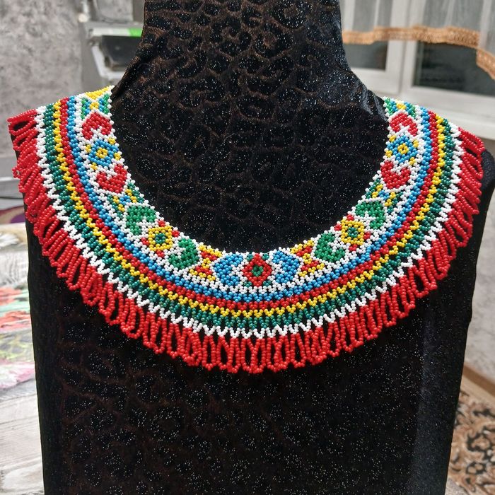 Шийна прикраса-аксесуар