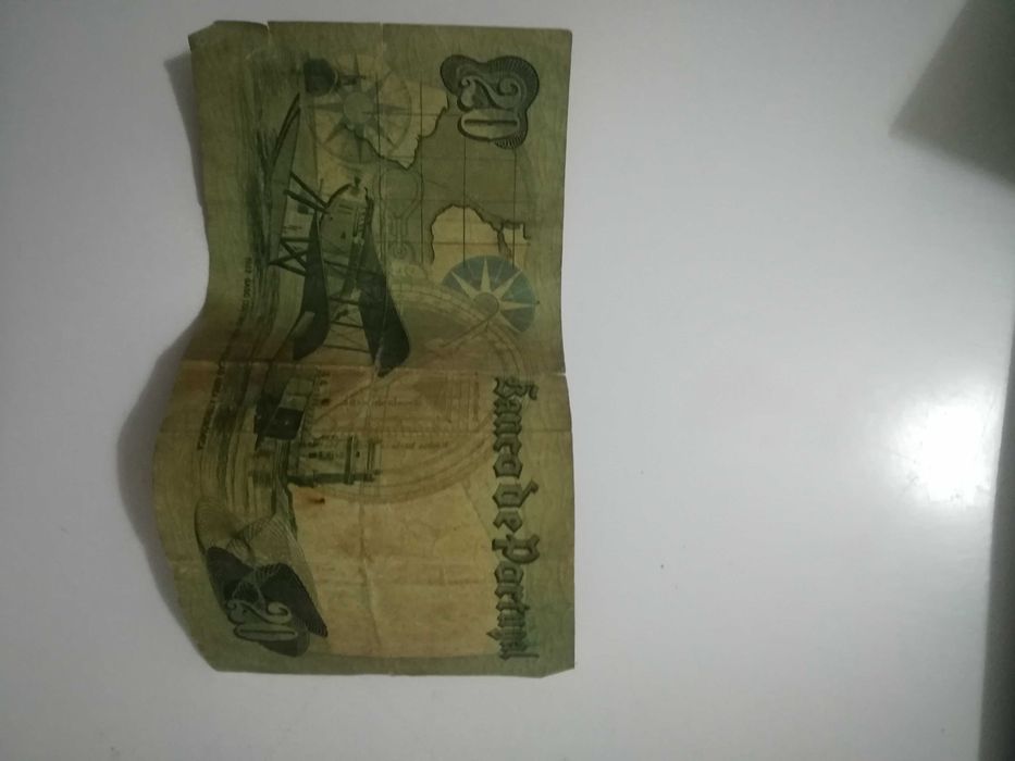 Duas notas de 20 escudos 1978