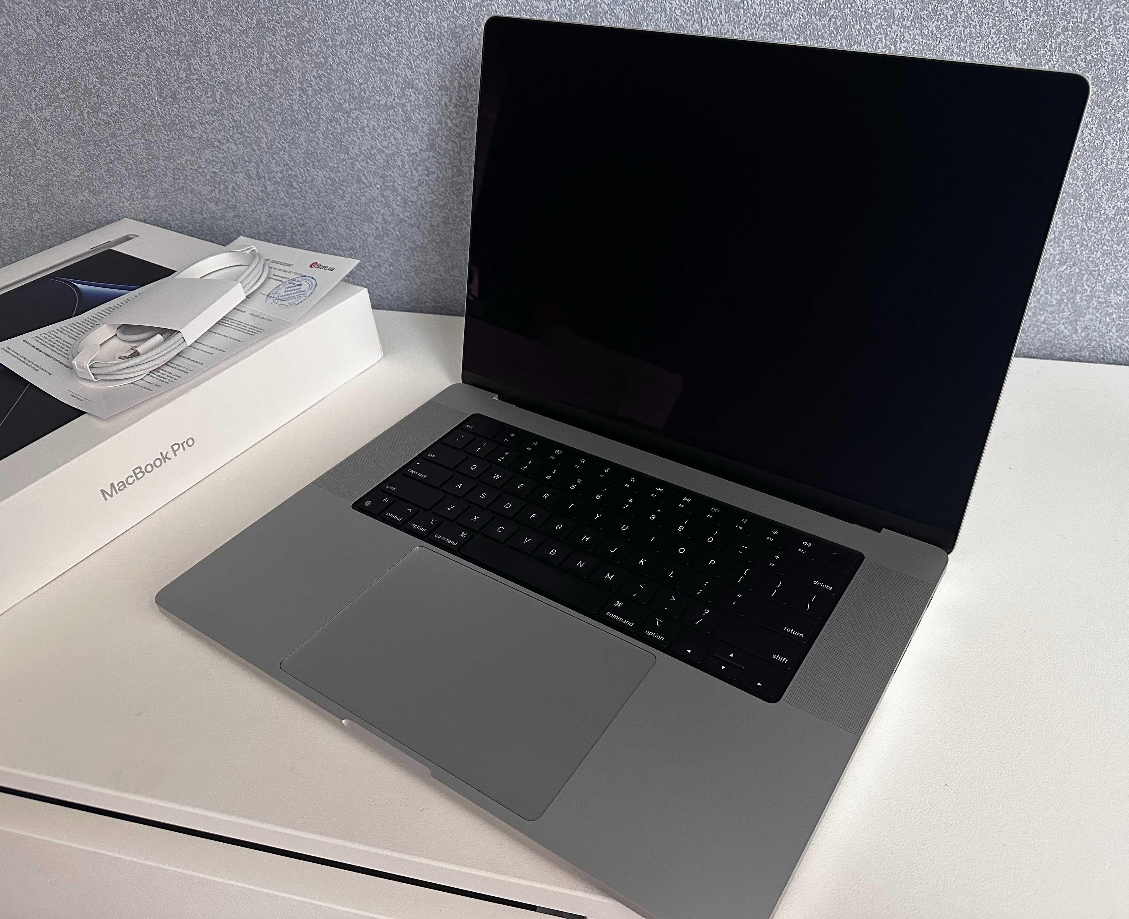 MacBook Pro M2 Max 16 1TB 32 GB Silver как новый, с estore