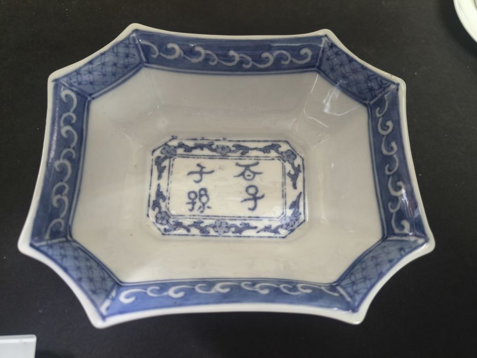 Travessa/Taça Oriental Antiga em Porcelana Azul e Branca