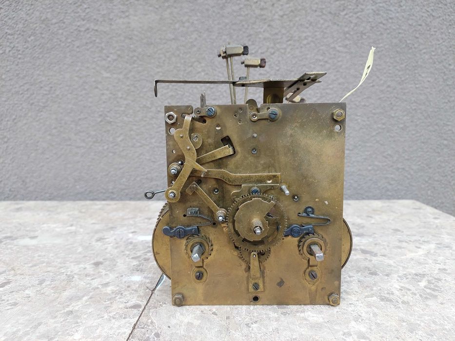 M010 Mechanizm starego zegara ściennego HAU cztery młotki