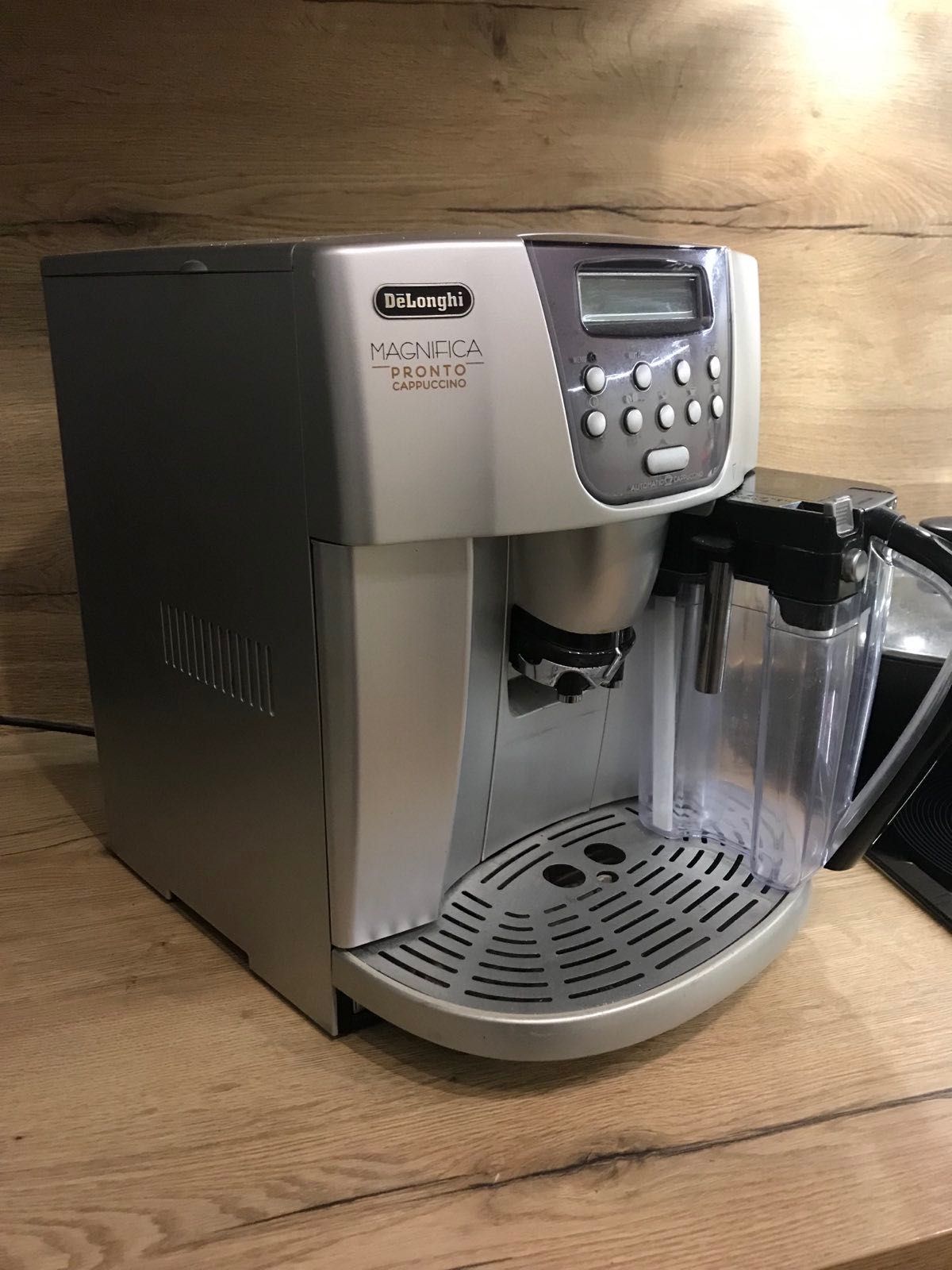 Кавомашина б/у DeLonghi Magnifica Pronto Cappuccino