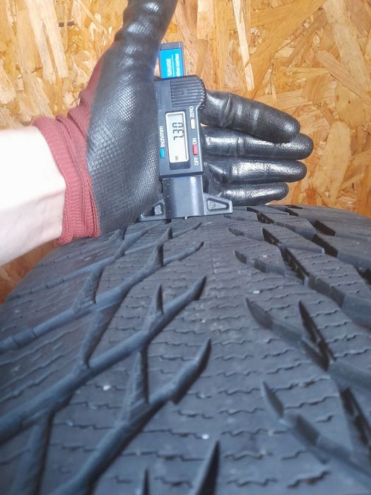 Шини Nokian Hakkapeliitta R3 SUV 235/55 R18 104R XL Б/У 7 мм