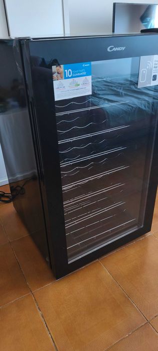 Cave de vinho eléctrica, com espaço para 36 garrafas com garantia, no