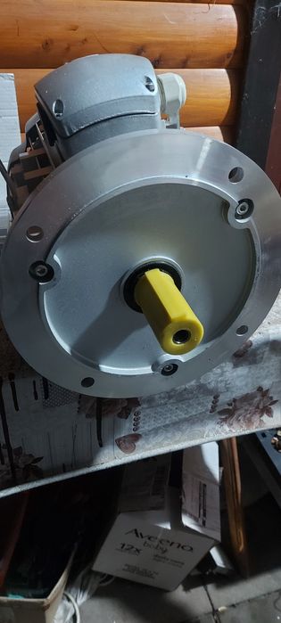 Асинхронний двигун Delphi 132s-4.   5.5квт.1500об.