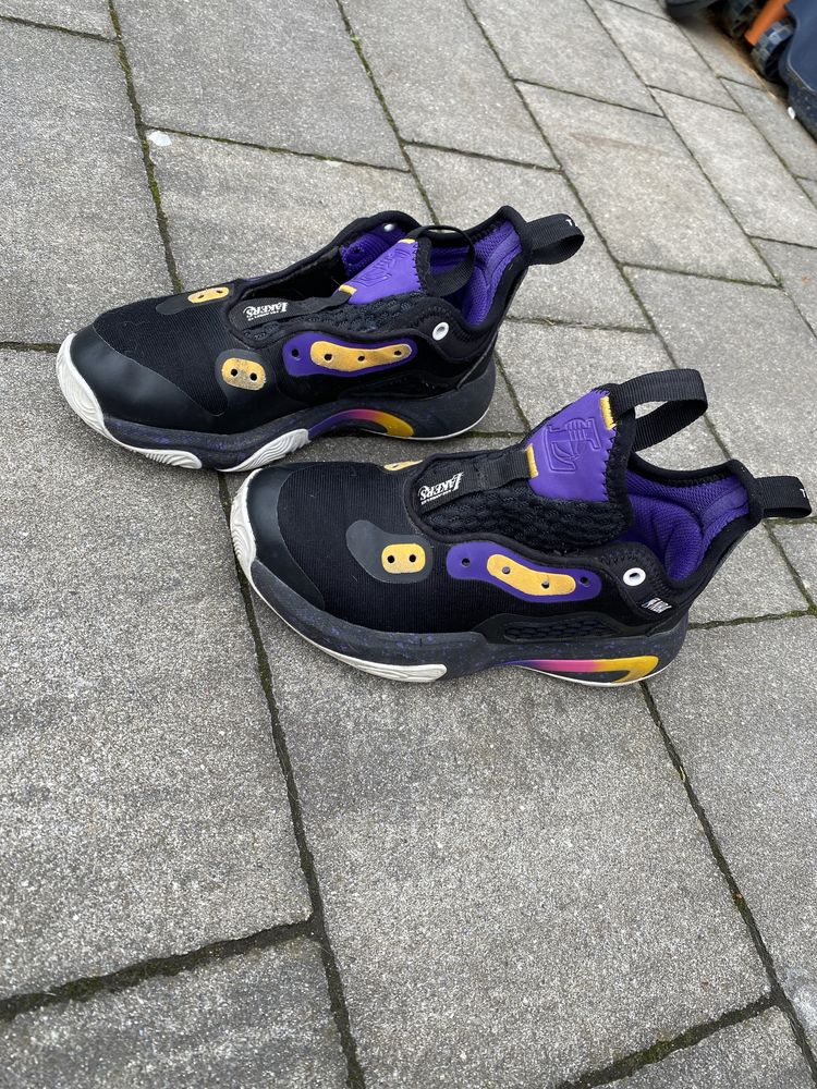 Sprzedam buty tarmak „los angeles lakers” lekko uszkodzone.