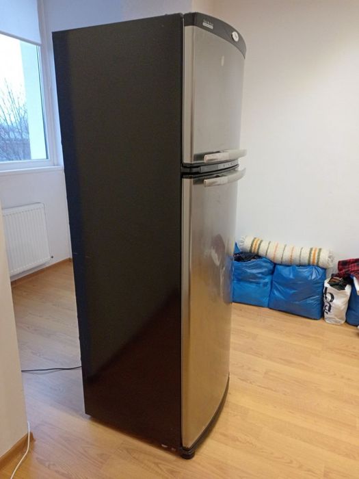 Продам холодильник Whirlpool ARC 4020 IX в гарному стані