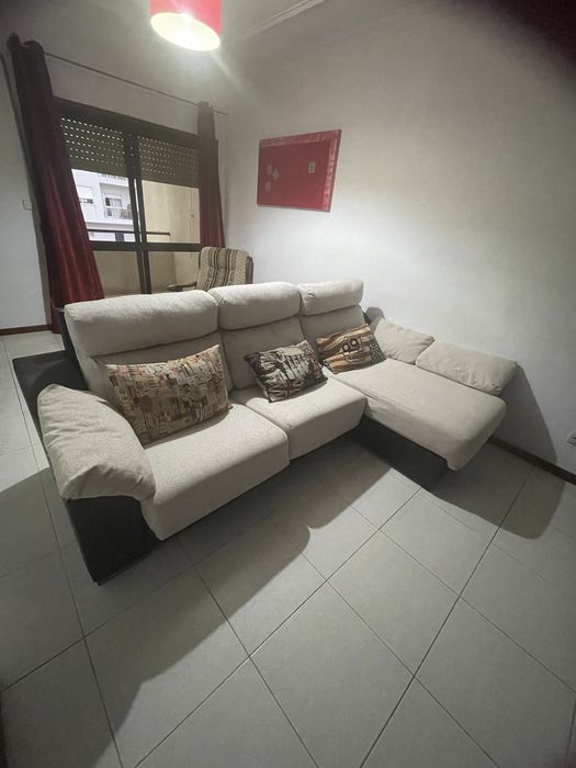 Sofá com chaise longue