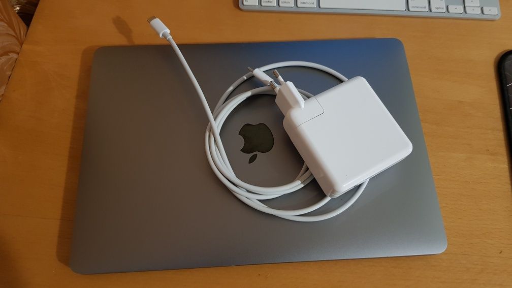 Macbook pro 2017,i5,16,256