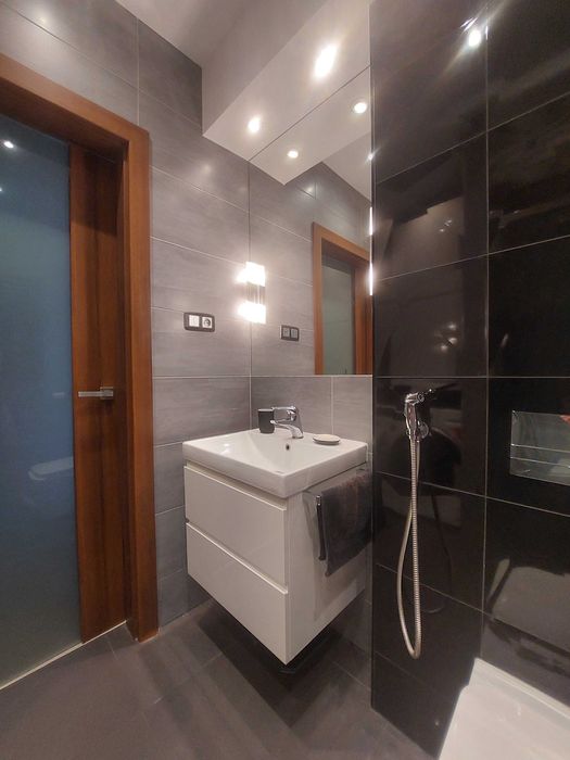 Nowoczesny apartament,2 pokoje,aneks,balkon,parking,winda,lotnisko