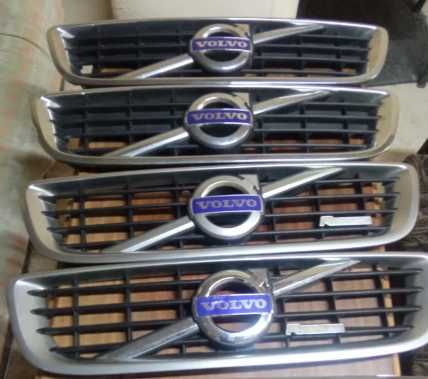 Вольво Решітка радіатора є на моделі, які вказані в описі