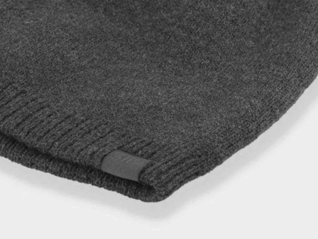 Czapka zimowa 4F beanie ciemny szary melanż szara na wiosnę ciepła
