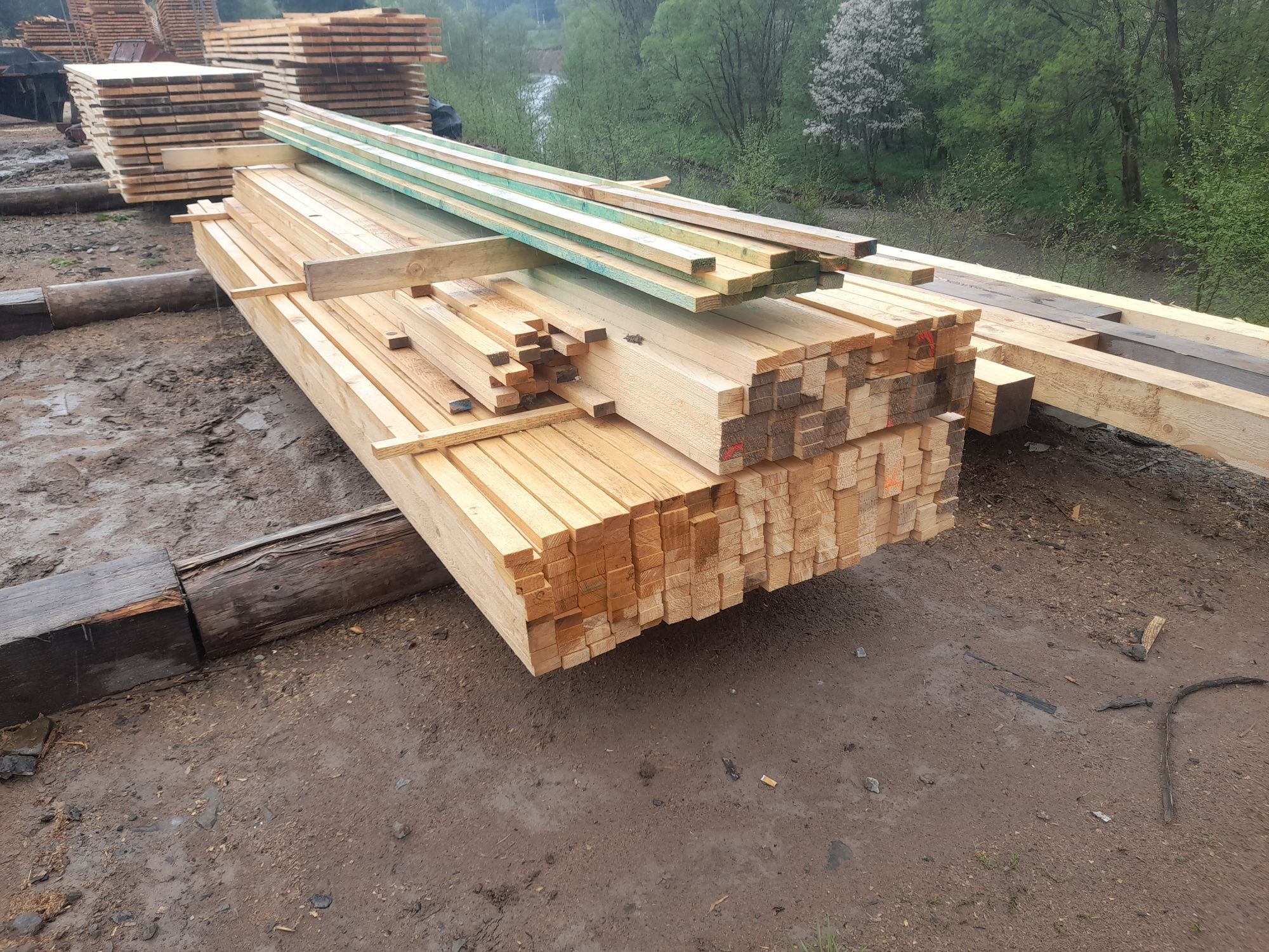 Sprzedaż drewna konstrukcyjnego łaty kontrłaty boazeria belki krokwie