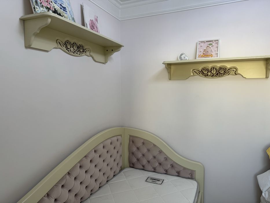 Меблі для дитячої кімнати дівчинки «Софі» з масиву дерева