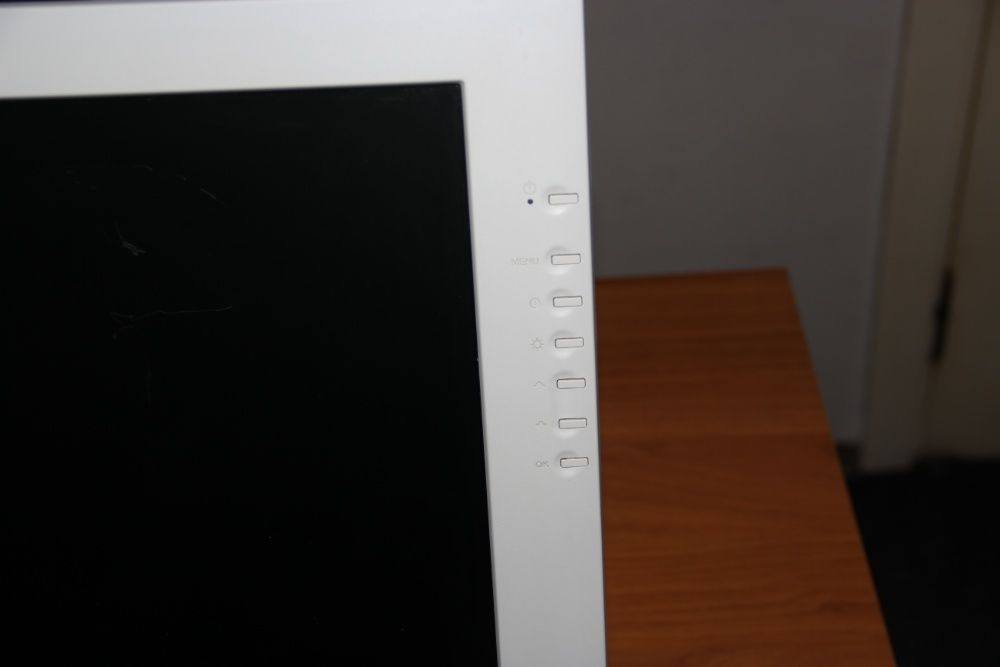 Монитор LCD 17" Sony StylePro SDM-S71 Silver