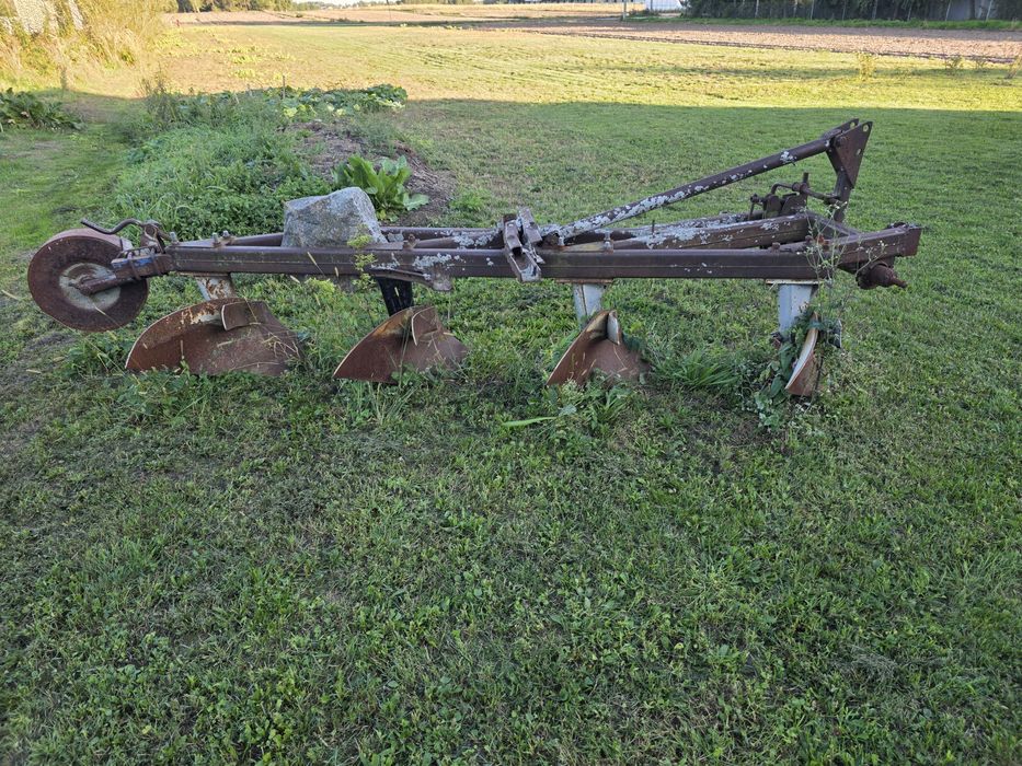 Sprzedam przyczepę Sprzedam pługi