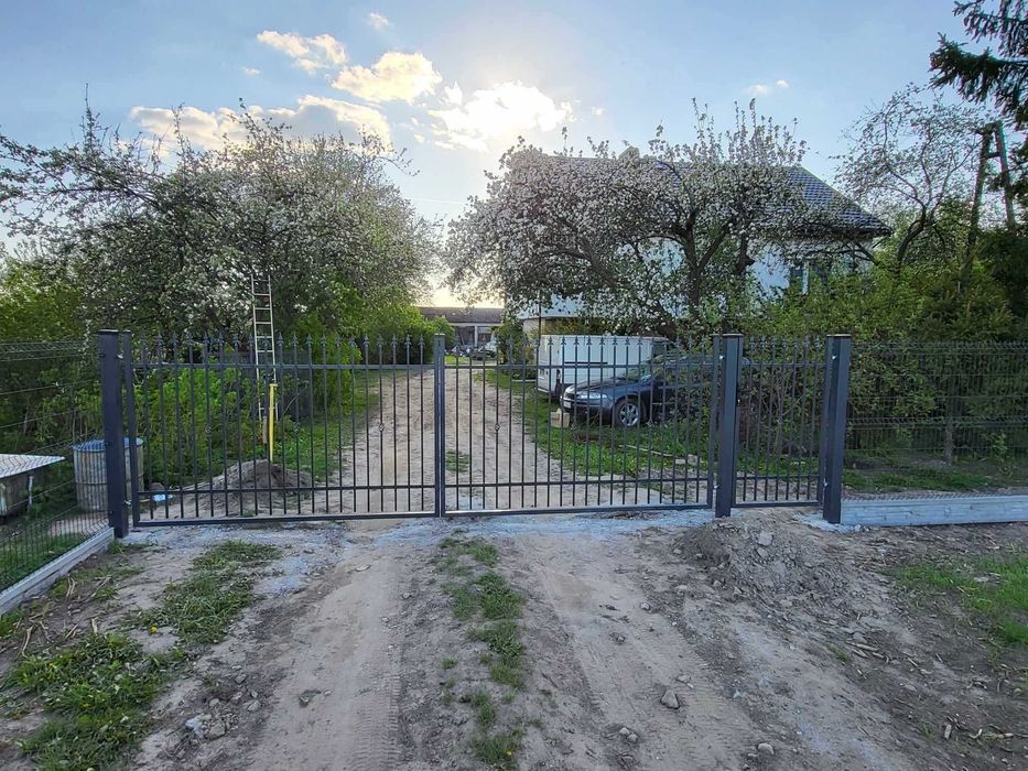 Ogrodzenie panelowe z podmurówką