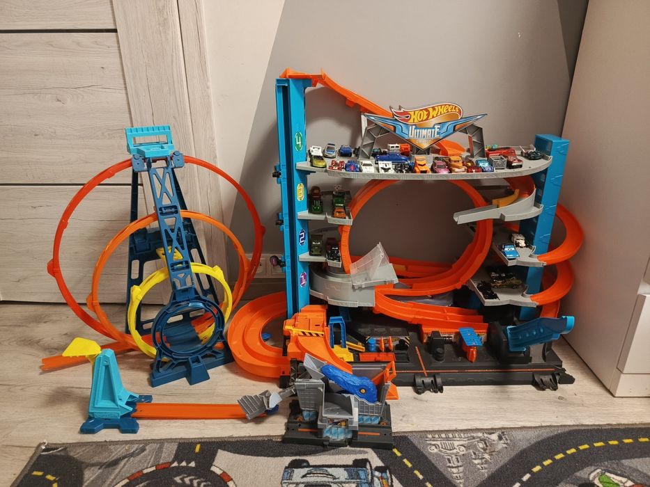 Zestawy Hot Wheels Garaż Rekina Tory Potrójna Pętla City tor t-rex