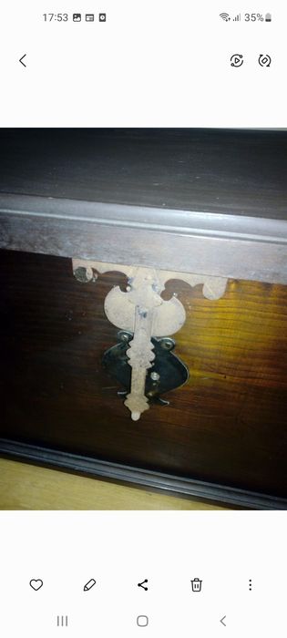 Baú em madeira e ferro