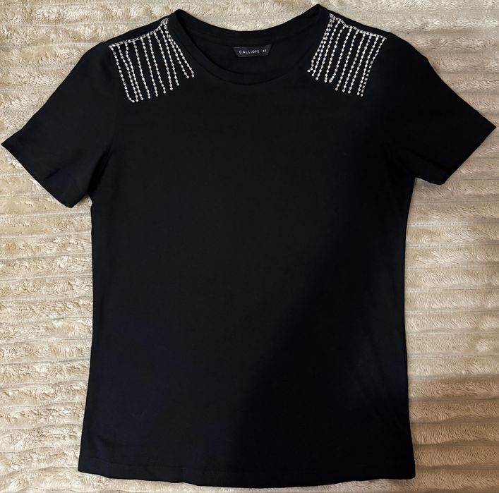 Жіноча футболка чорного кольору, бренд  «Calliope»