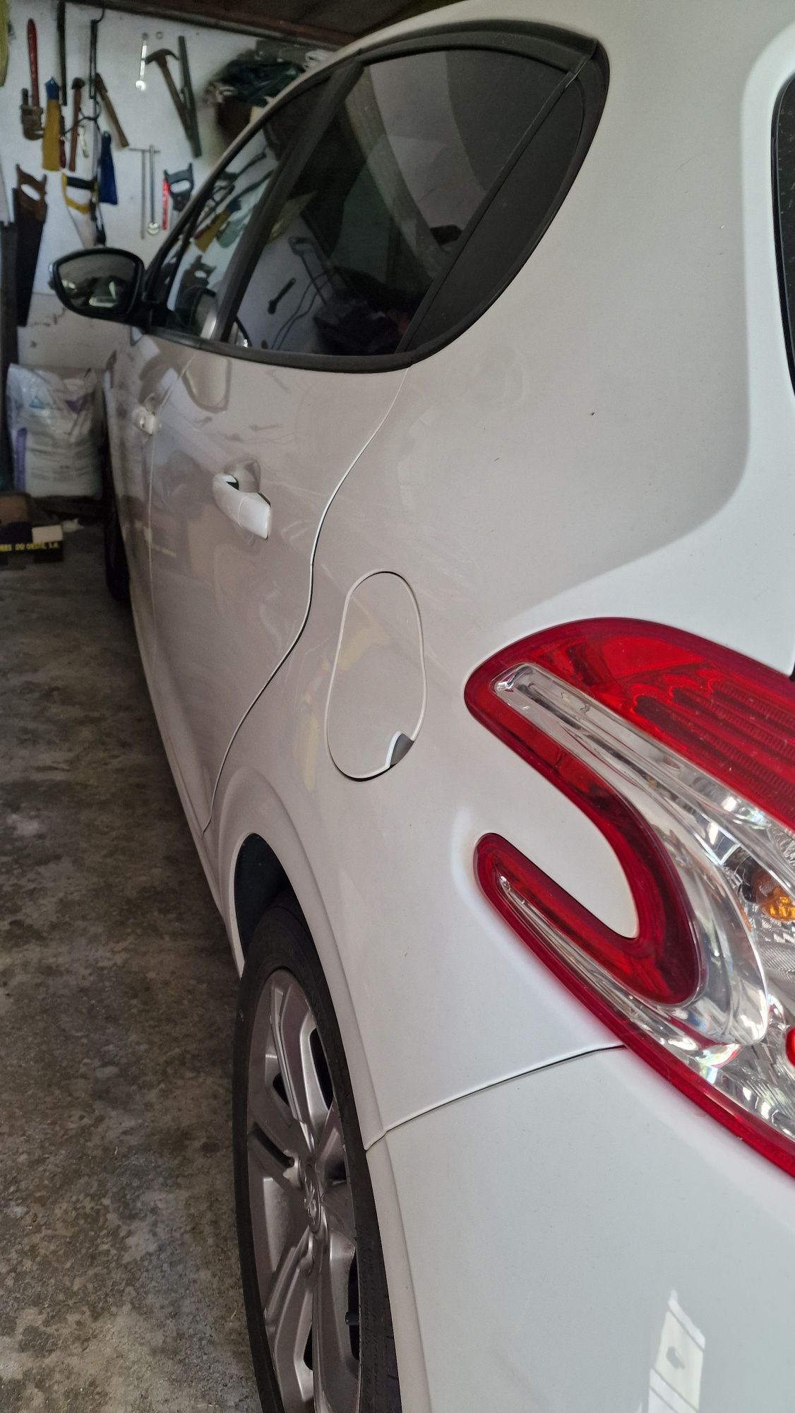 Peugeot 208 hdi 2015 um so dono e de garagem 80 mil km