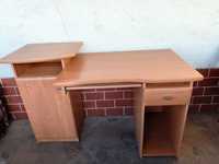 Duże biurko dla ucznia