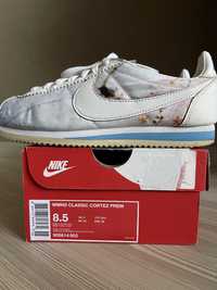 Женские кроссовки Nike Cortez.