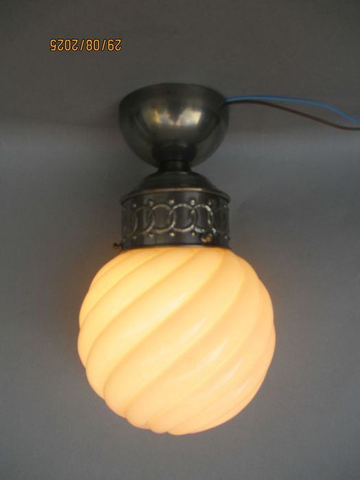 Stary, mosiężny lampion / ampla/ mały żyrandol z jasnoróżowym kloszem.