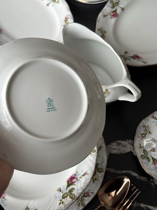 Неймовірно красивий порцеляновий сервіз