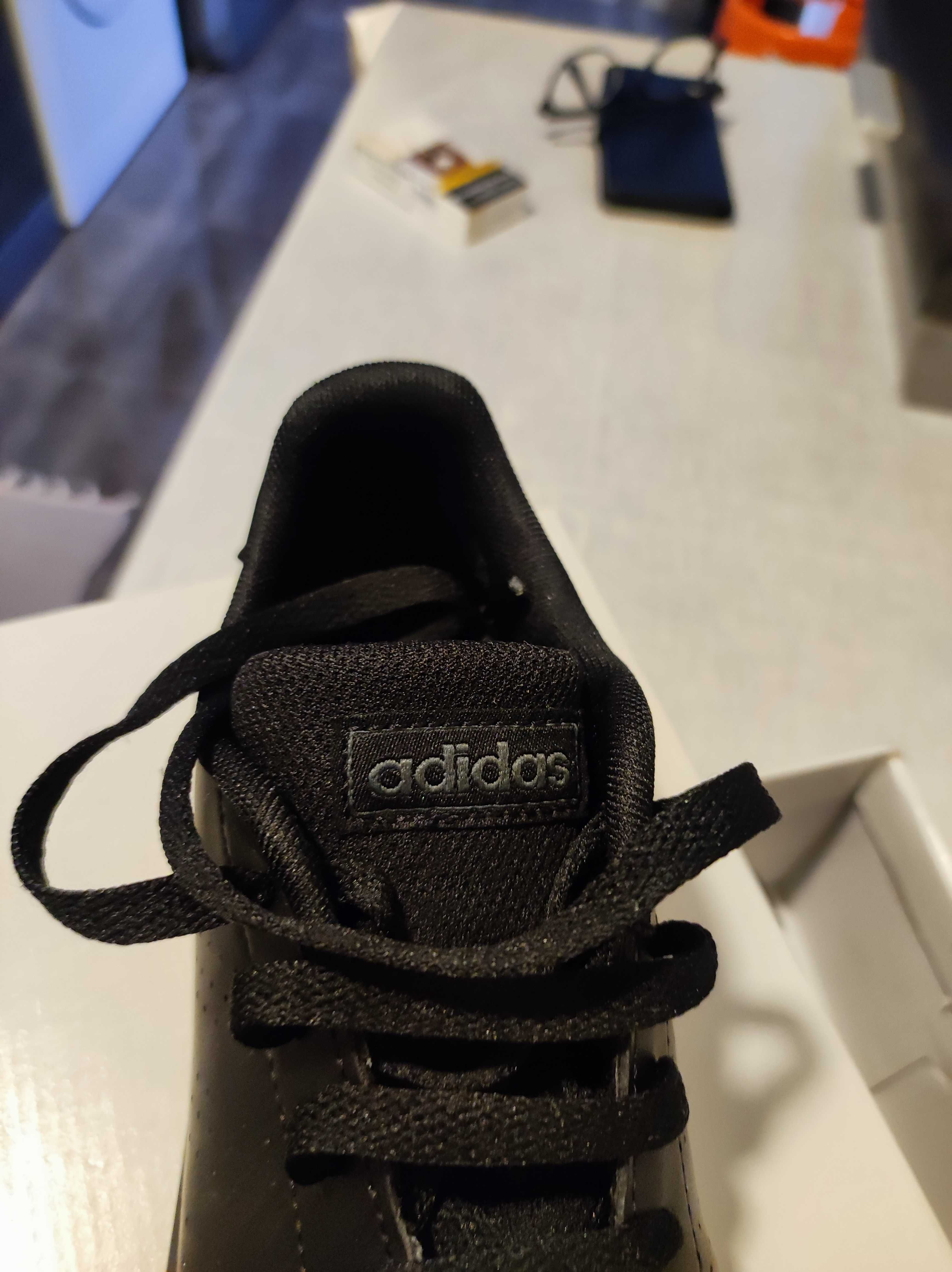 Tênis adidas nr35