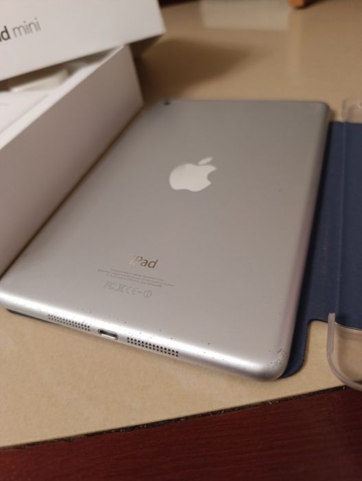 Планшет iPad mini 16Gb model MD531ZP/A