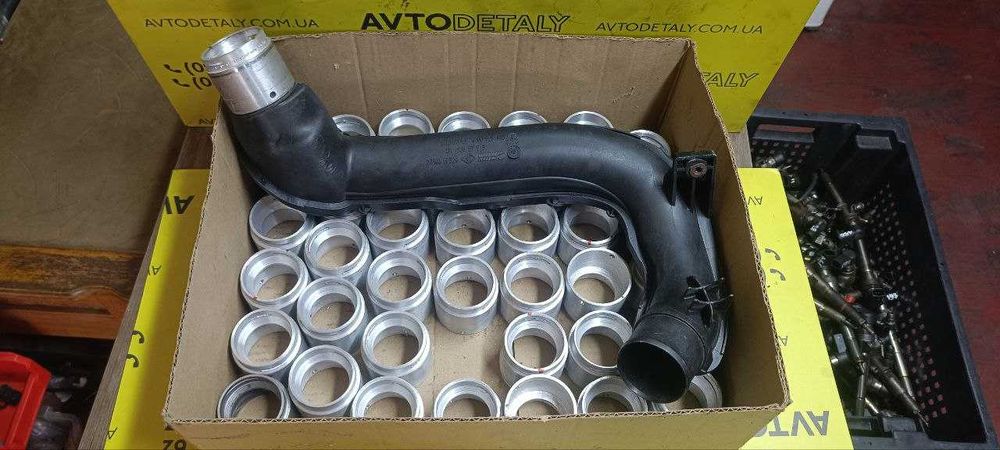 Патрубок интеркулера Renault Trafic Рено Трафик 2.0 реставрація втулка