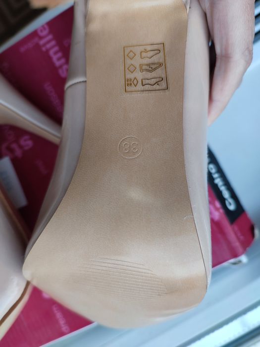 Туфли женские. Лаковые. Нюдовые