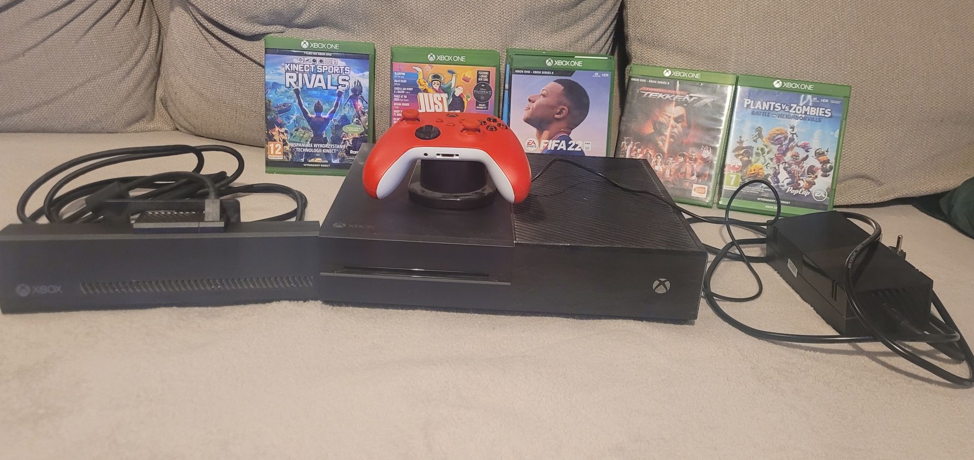 Xbox One 500gb + Kinect (w zestawie z grami, padem i stacją dokującą)
