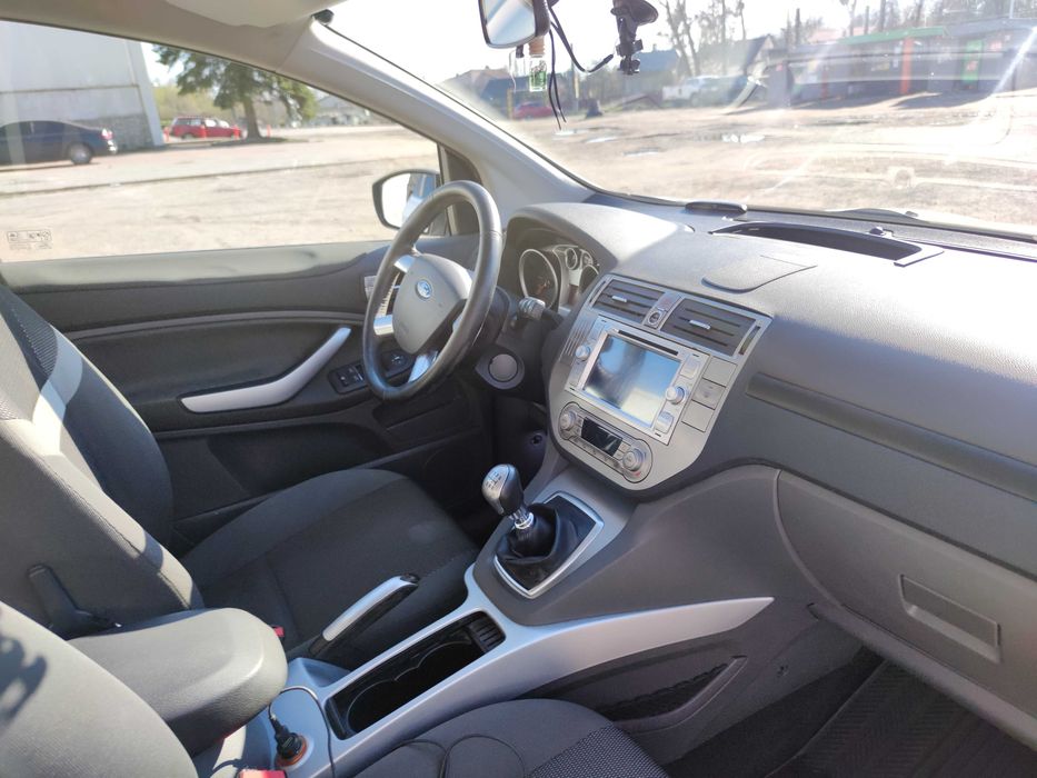 автомобіль Ford kuga 1