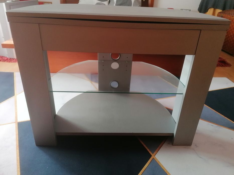 Móvel com tampo rotativo