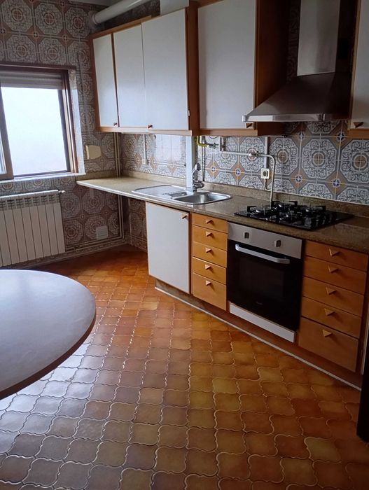 ARRENDA T2+ 2  Luminoso, boas áreas excelente localização