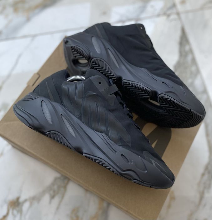 Yeezy boost 700 us10 MNVN black 350 500 оригинал tnf изи буст 44
