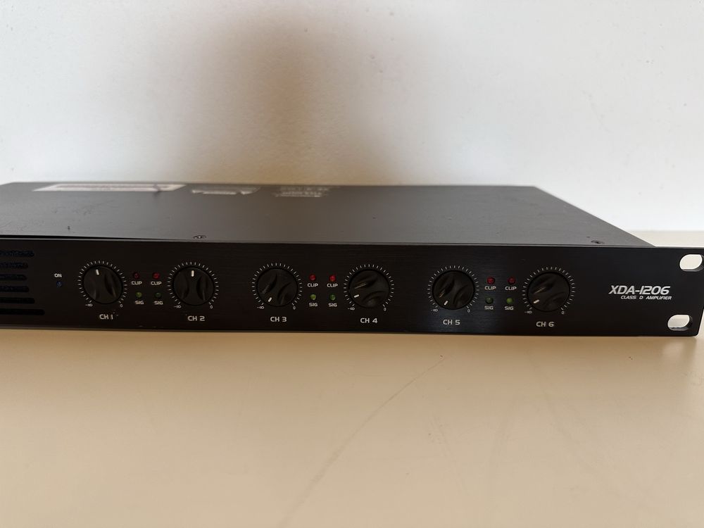 Omnitronic XDA-1206 – aktywny rozdzielacz XLR 6x OUT 1U rack 230V